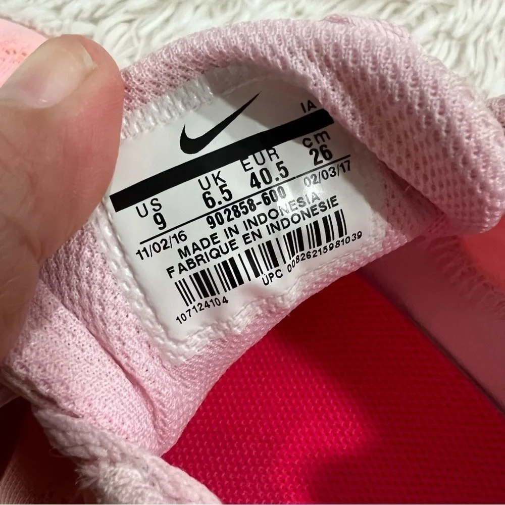 Nike women's md runner 2 br prism pink RARE size 9